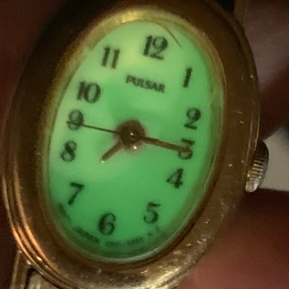 Vintage pulsar women watch 17mm oval quartz glowing in the dark 6.5” running - Picture 4 of 8